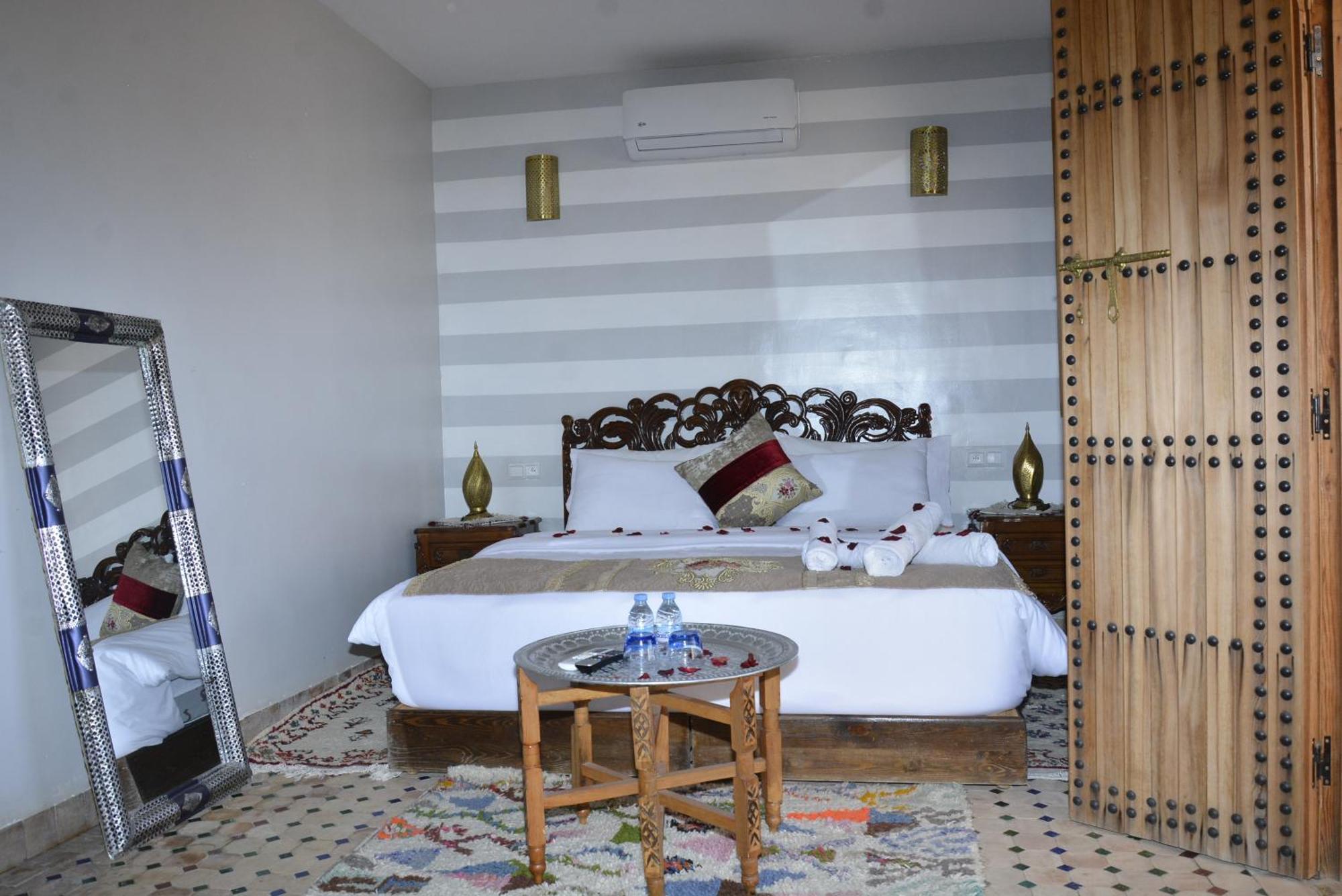 Riad Fes Colors & Spa - Family Lodging Exterior photo
