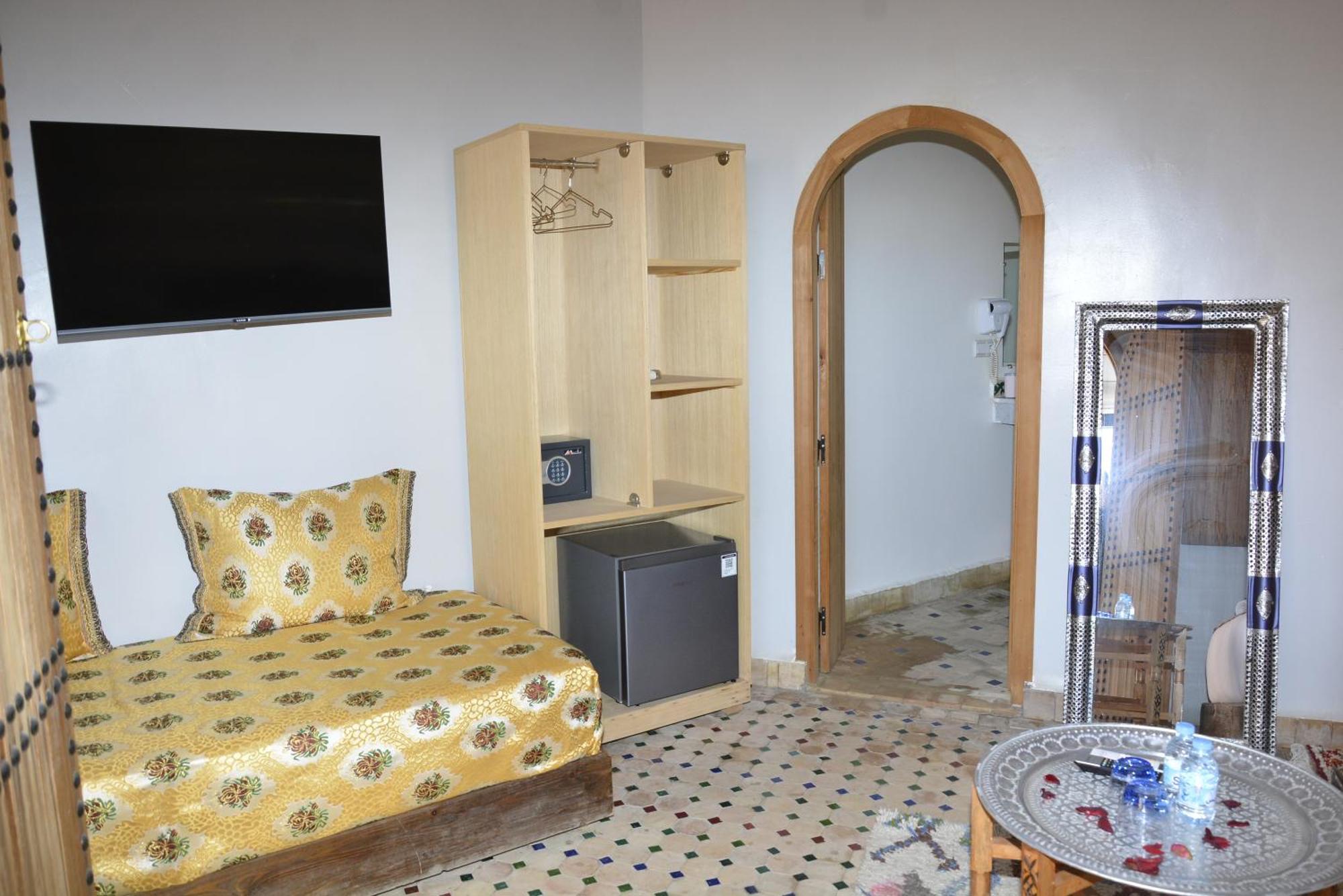 Riad Fes Colors & Spa - Family Lodging Exterior photo